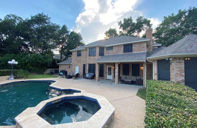 Peaceful and Relaxing 6BR Home on Golf Course with Pool, Hot Tub and Sauna.