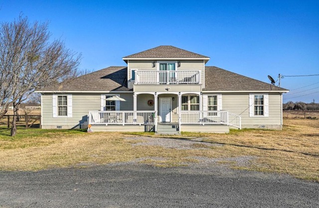 Peaceful Atascosa Home with Balcony and Deck!