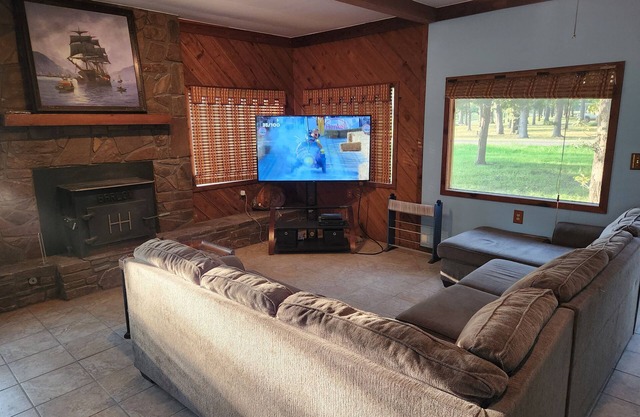 Peaceful cabin near Grand Lake and Disney on big lot