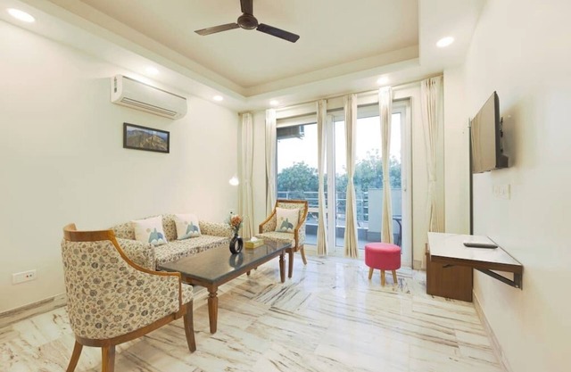 Peaceful City Paradise w/King Bed & Tub