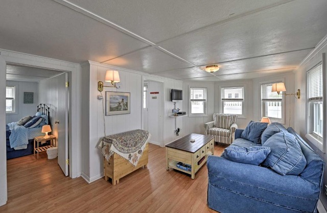 Peaceful Cottage - Steps to Matunuck Beach