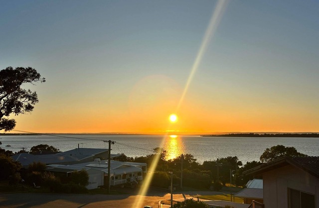 Peaceful Estuary Views. Huge family home with table tennis, kayak and basketball