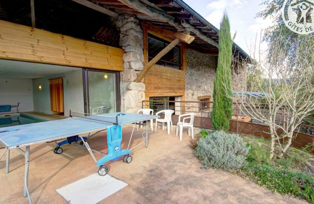 Peaceful cottage with indoor pool and pet-friendly