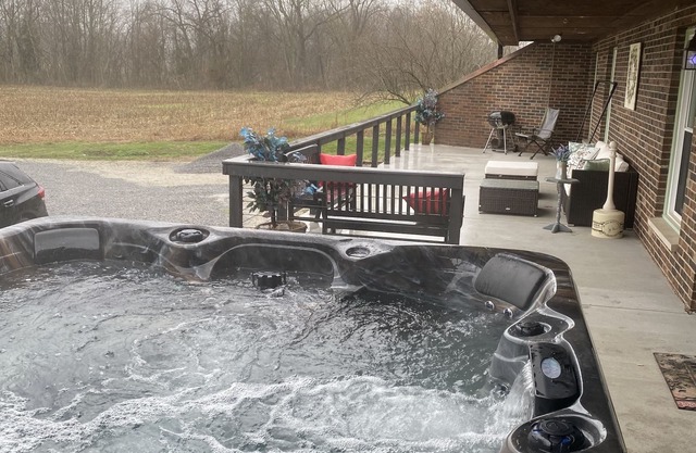Peaceful getaway centrally located just min. from Madison and Belterra casino.