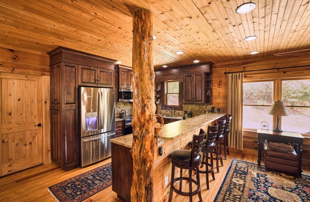 'Peaceful Getaway' Penrose Cabin w/Hot Tub & Pond