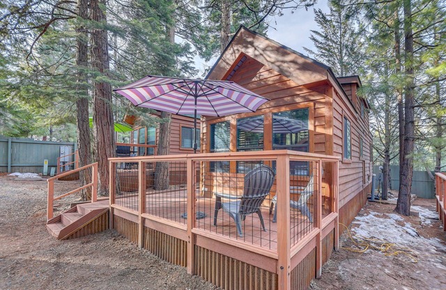 Peaceful Lake Almanor Hideaway, Fish, Hunt + Hike!