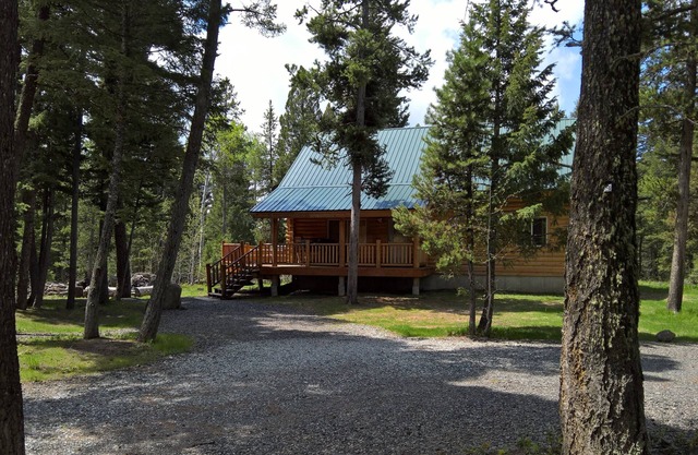 Peaceful Log Cabin With All The Amenities. Not Far From Yellowstone Park.
