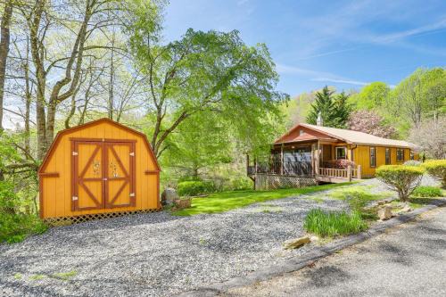 Peaceful Mars Hill Home with Porch and Mountain Views