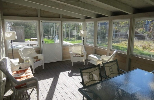 Peaceful Patio near Beach!