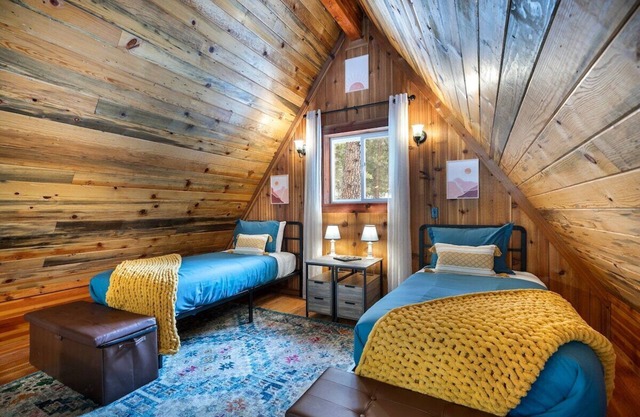Peaceful Pines Retreat, Quiet Cabin in the Woods, Kila MT