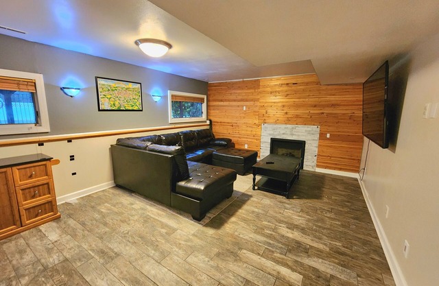 Peaceful Saratoga Home - In-Ground Pool, Fireplace, 10 min. to downtown