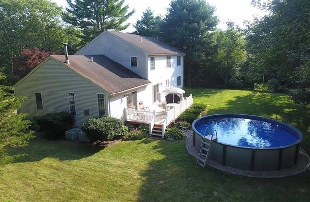 Peaceful setting, pond front, pool and kayak