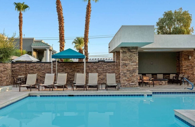 Peaceful Vegas 2 Bedroom, 2 Bathroom Condo, Sleeps 6