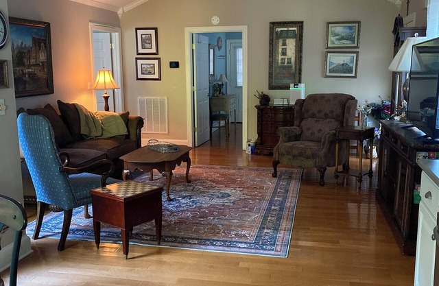 Peaceful wooded retreat north of Athens