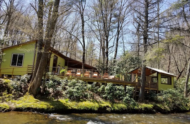 Pebble Creek Magical Retreat 23 acres Sleeps 17 Log House Large Shelter Deck