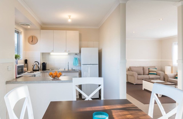 Penguins, Whales & Beach Escape - Beachley Bungalow 1 - Inc WIFI