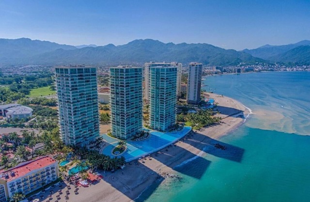 Peninsula Condo on 10th Floor