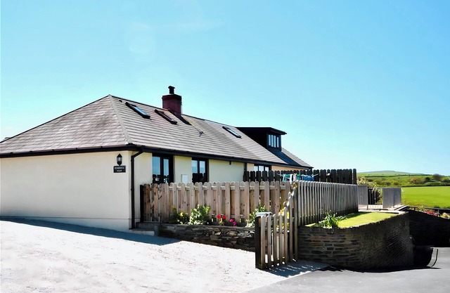 PENKENNA, pet friendly, with a garden in Crackington Haven