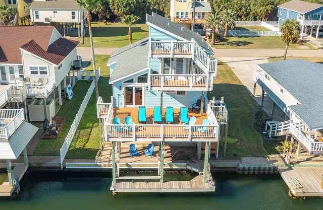 Penthouse-like views of Gulf, Beach & Bay!