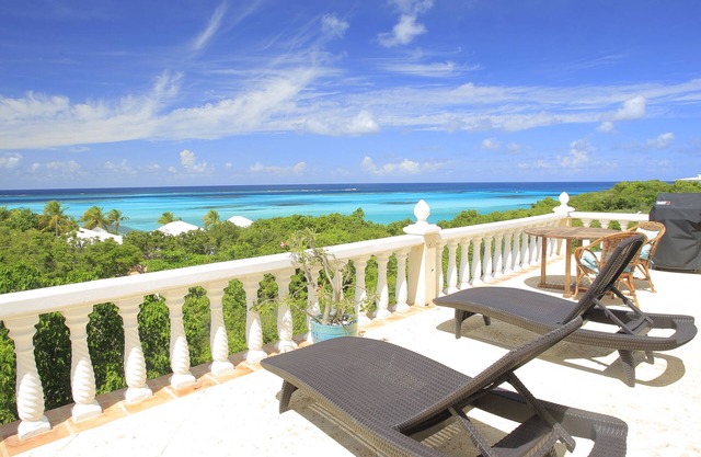 Penthouse Mimosa Great Views, Oceanfront Estate