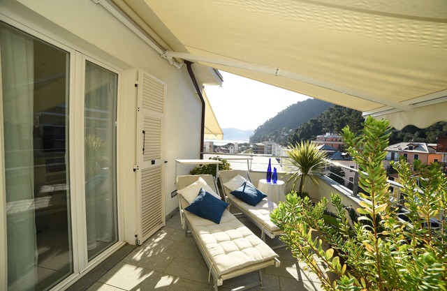 PENTHOUSE on the sea with garage June-September check-in/check-out on Saturdays