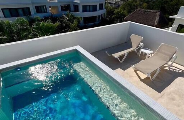 Penthouse - Private - Pool & Heated Jacuzzi C3011