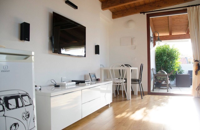 Penthouse studio apartment with terrace level, wi fi, air c., Private parking.