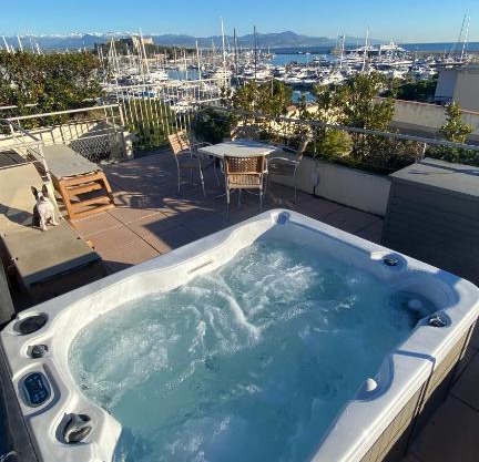 Penthouse vue mer avec Rooftop,Jacuzzi,et parking privé