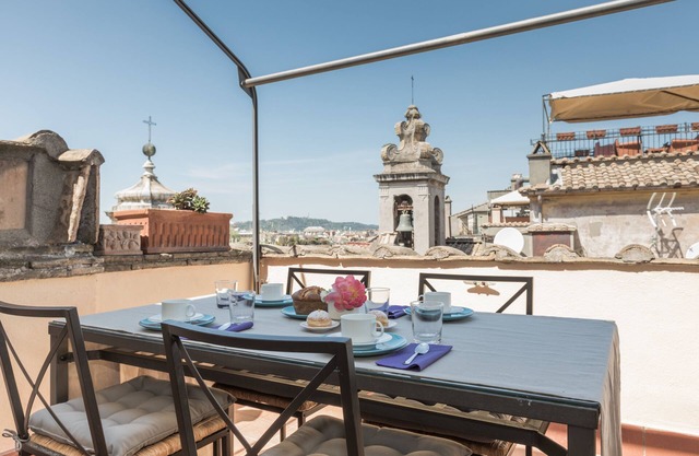 Penthouse with Terrace, Pantheon and 360° City views! Walk to all attractions