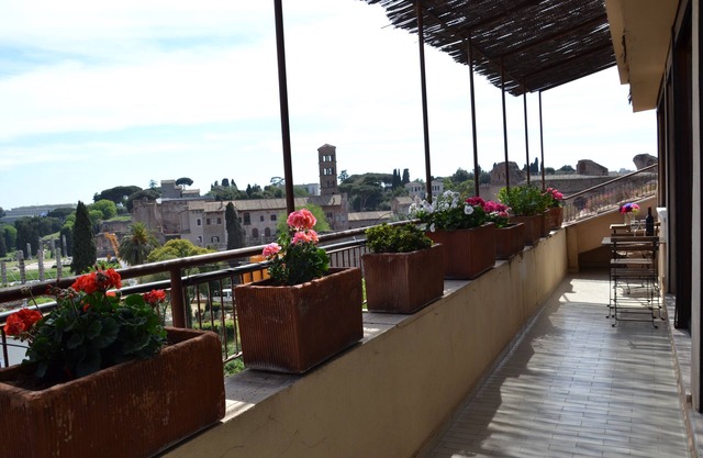 PENTHOUSE WITH VIEW NEAR THE COLOSSEUM