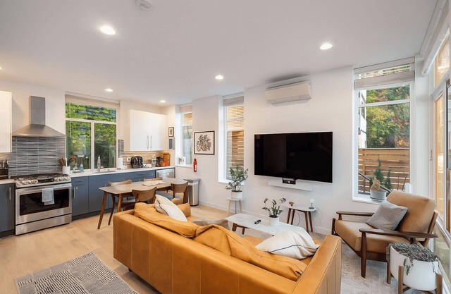 Perch - Belmont Boutique 4: Spacious Townhome w/Rooftop Views