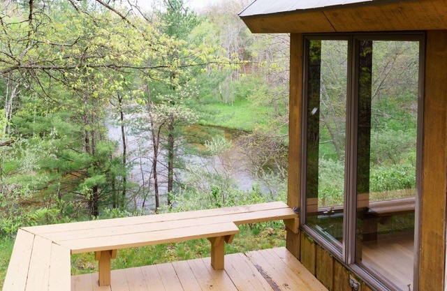 Pere Marquette River Fishing Cabin 3