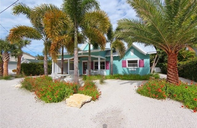 Perfect Anna Maria-20% off Aug/Sepn 3 blocks to sugar sand beach. Heated pool.