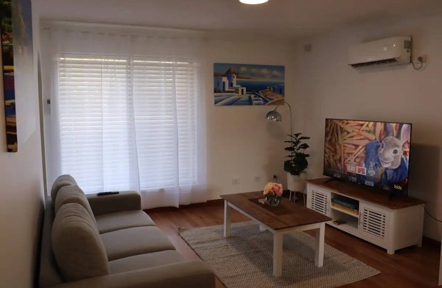 Perfect Beachside Townhouse, 5min walk to beach