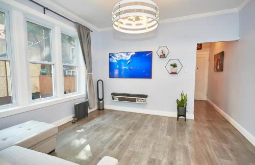 Perfect Cozy Apartment Suite, 2 blox to subway