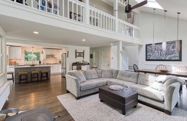 Perfect Family Ski Season Escape – Renovated Cozy Home w/Hot Tub Near Slopes!