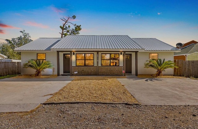 Perfect for 2 Families - Whole Duplex For Rent - 4 Bedroom 2 Bathroom 2 Kitchens