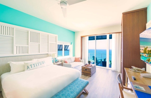 Perfect for a Beach Getaway - 2 Spacious Rooms w/Ocean Views and Outdoor Pool