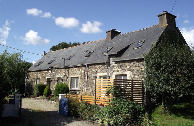 Perfect for couples looking for a peaceful holiday or as a house hunting base.