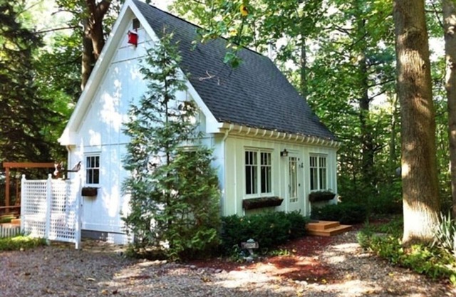 Perfect for Two! A little hideaway in the woods. Tiny House/Romantic Getaway