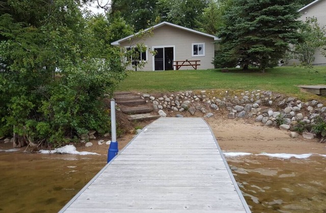 Perfect Lakefront Family Cabin, 2 Kayaks Included!