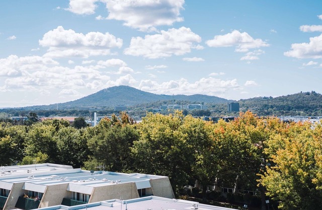 Perfect Located 1-Bed with Great Views & Parking