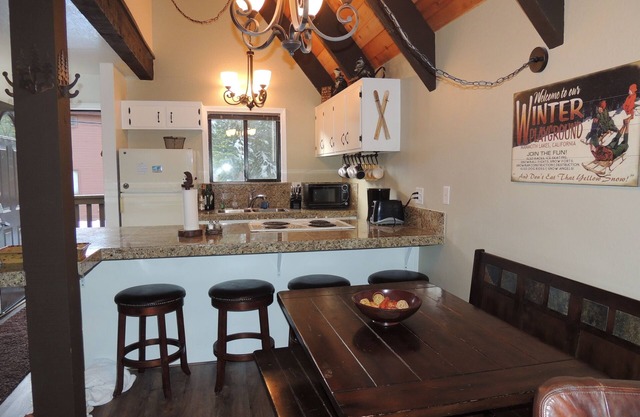 PERFECT LOCATION, WALK TO VILLAGE! 2BDRM + LOFT, 2 BA