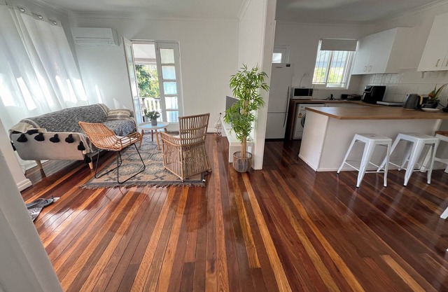 Perfect Position in Paddington Close to Suncorp Train Restaurants free Parking