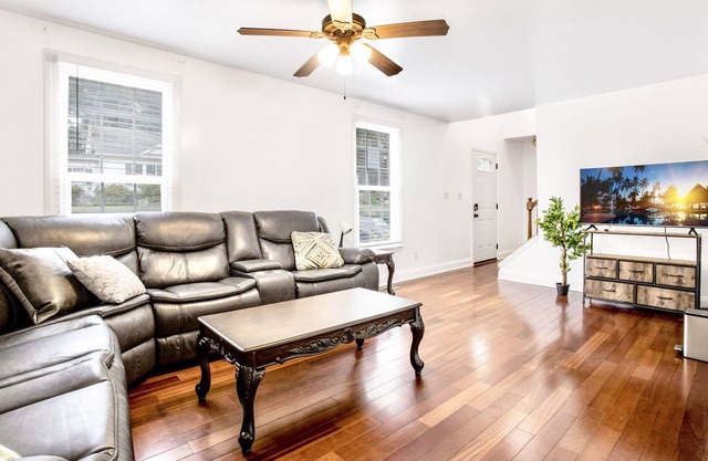 Perfect Private Silver Spring Retreat by Downtown!