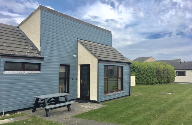 PERRANPORTH BUNGALOW - lovely holiday complex - great facilities, Swimming pool