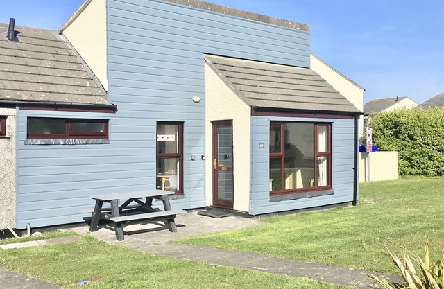 PERRANPORTH HOLIDAY BUNGLOW on Holiday Park, SWIMMING POOL - GREAT VALUE !