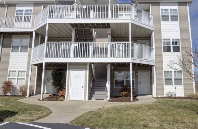 Pet Friendly, 2nd Floor, 2 BD, 2 BA Condo w/Bayside Views, Steps to Pool, Tennis, Biking, and More!