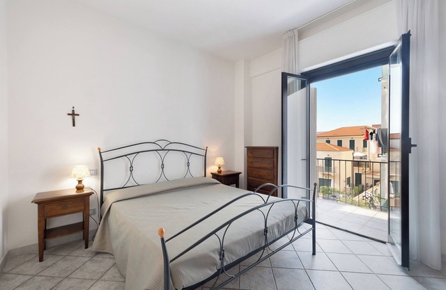 Pet-Friendly Apartment "12 Mehari" with Balcony & Wi-Fi