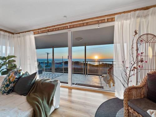 Pet-friendly Beachfront Family Retreat